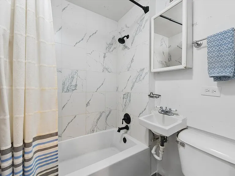 1742 W Julian St #G — Photo 9