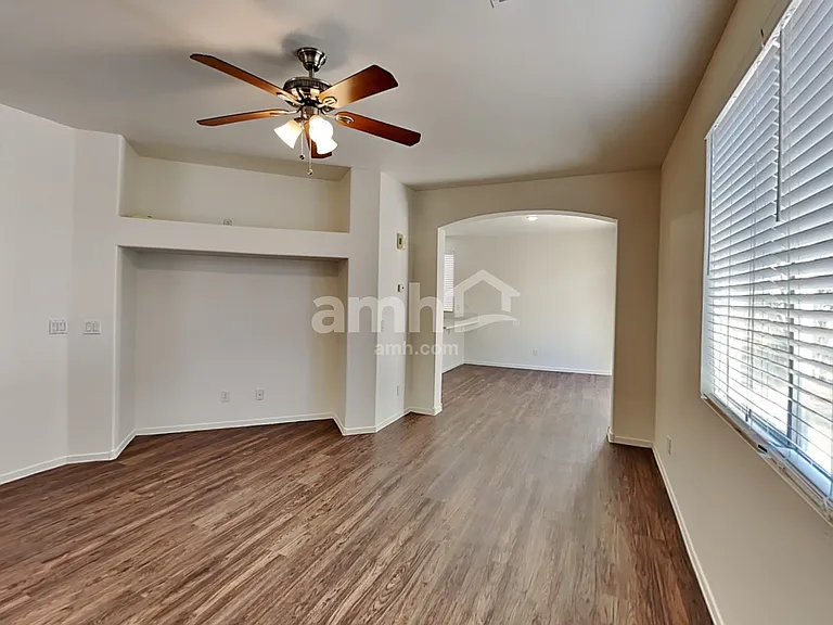 1041 Sweeping Vine Ave — Photo 5
