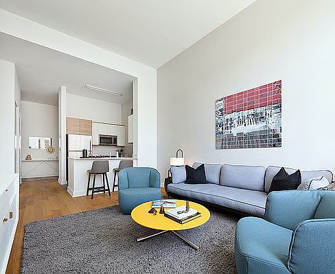 1st image of 4322 Queens St #2