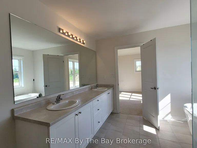 194 Union Blvd — Photo 18