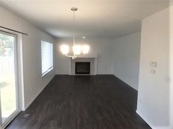 4 bed, 2.5 bath, 2045 sqft, $2,860 — Photo 4