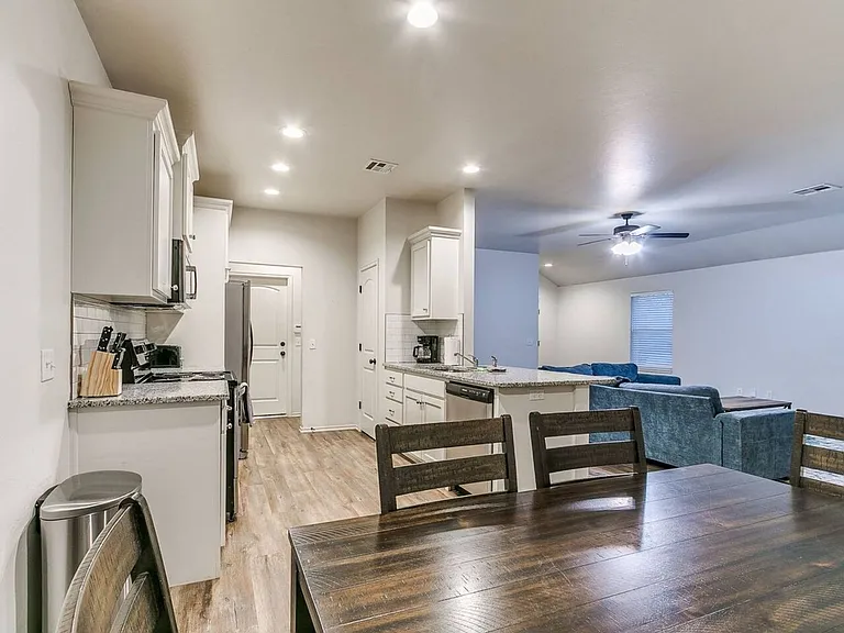 436 Chalk Hill Ct — Photo 2