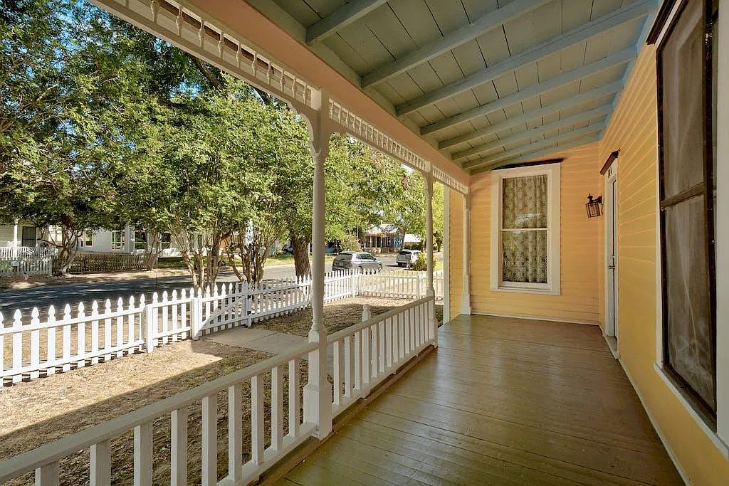2 bed, 2.0 bath, 1521 sqft, $1,795 — Photo 2