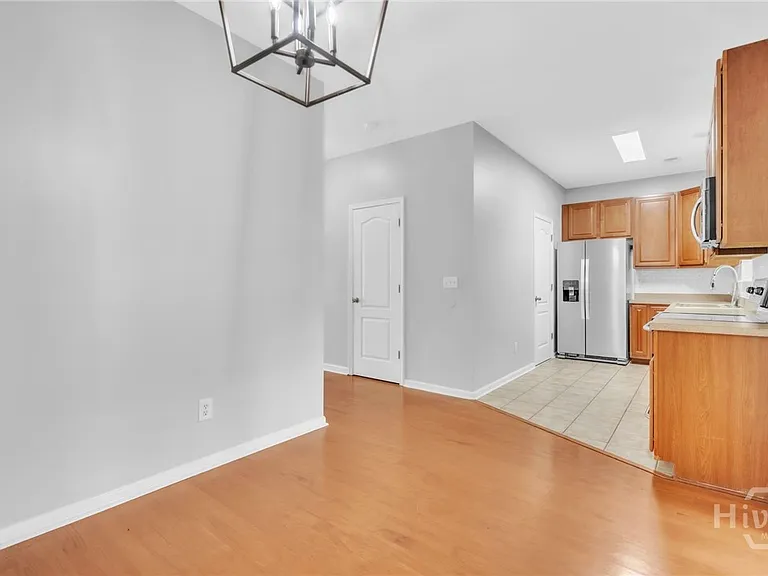120 Cromer St — Photo 7