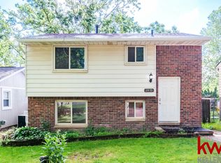 2870 Brisbane St, Walled Lake, MI 48390
