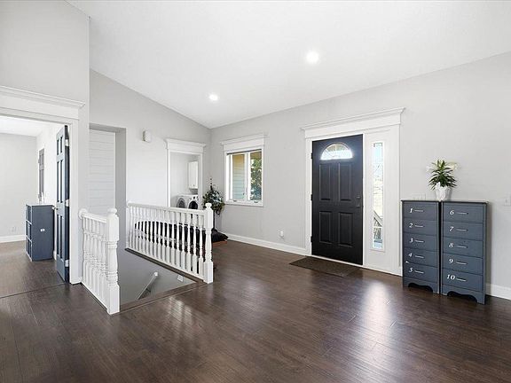 4th image of 55 Emerson Valley Dr