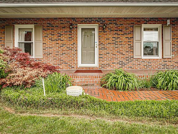 4th image of 220 Mayfield Dr