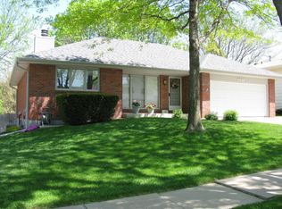 6040 Princess Margaret Dr, Lincoln, NE 68516