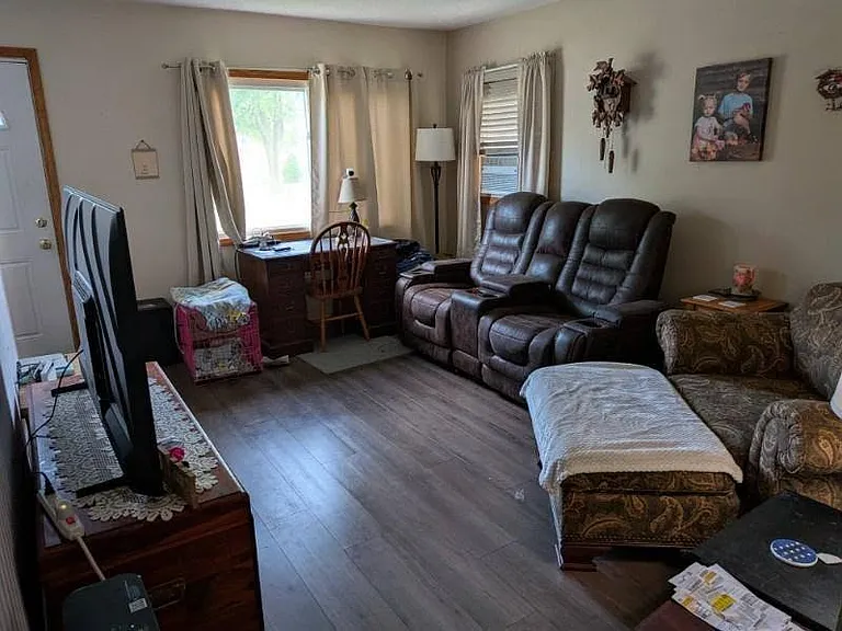 614 W Perkins St — Photo 2