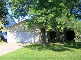 185 Somerset Dr, Cement City, MI 49230