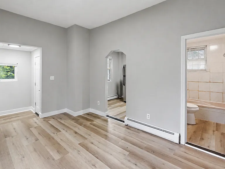 82 Pond St — Photo 4