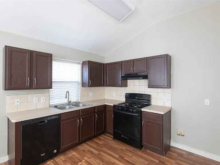 9005 Boone Dr — Photo 17