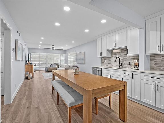 5th image of 292 Banyan BLVD #292