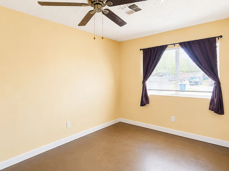 1324 Parkwood St — Photo 7