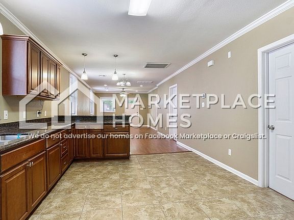 5th image of 2757 Lavender St
