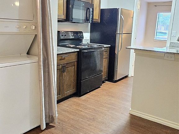 2nd image of 9837 Walnut St #101