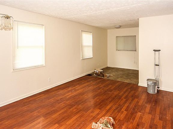 5th image of 3520 N Hawthorne Ln