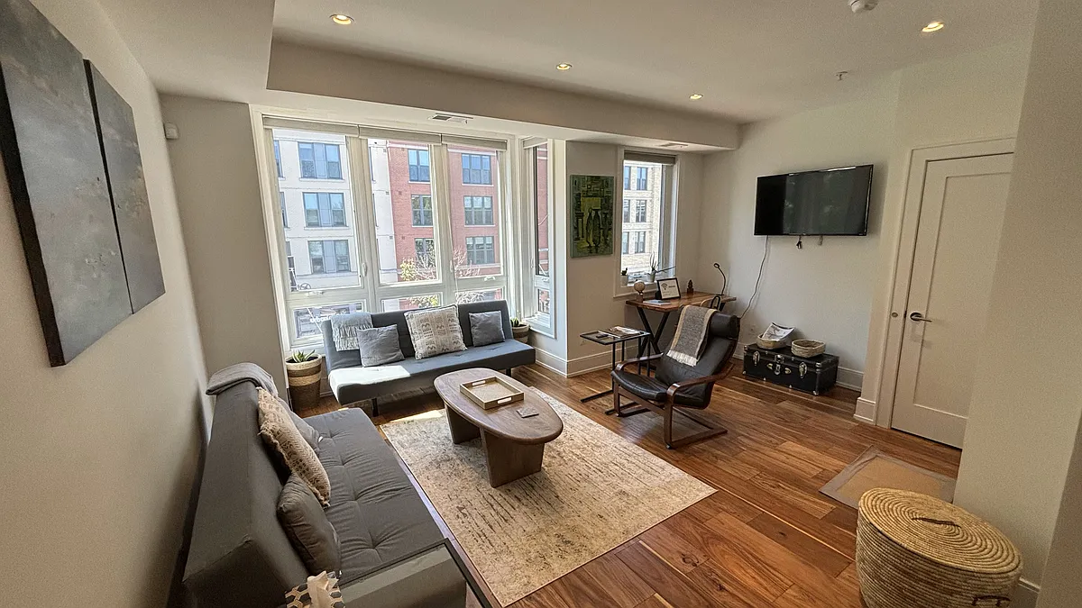 Building Photo - 904 H St NE #2