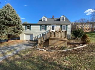198 Garber Ln, Winchester, VA 22602