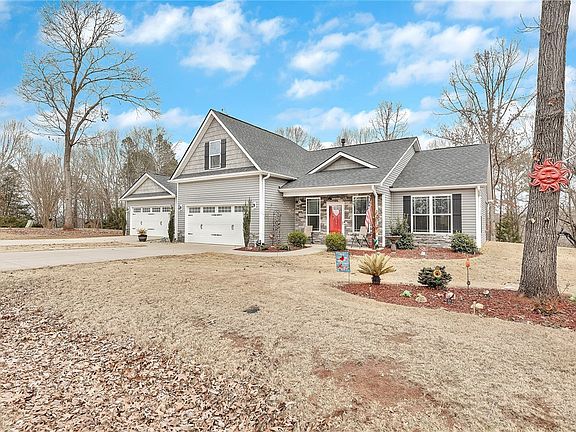 2nd image of 160 Inlet Pointe Dr