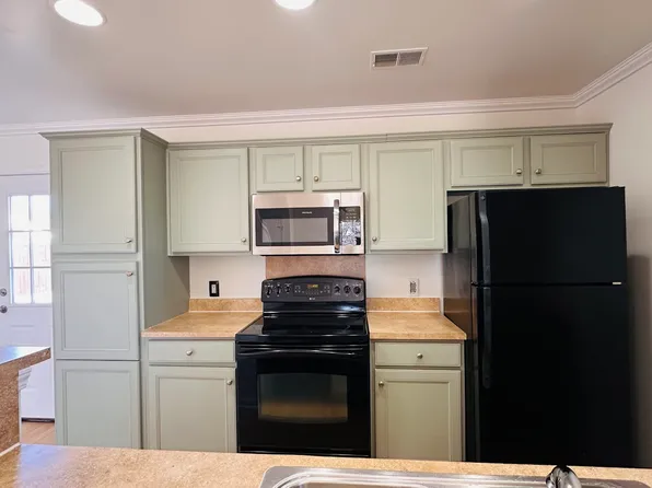 1136 Moss Grove Dr, Moncks Corner, SC 29461