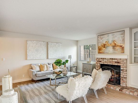 4th image of 2062 Holly Branch Ct