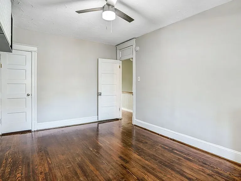 821 Kentucky Ave SE — Photo 30