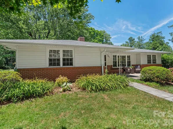 107 Appledore Ave, Hendersonville, NC 28739