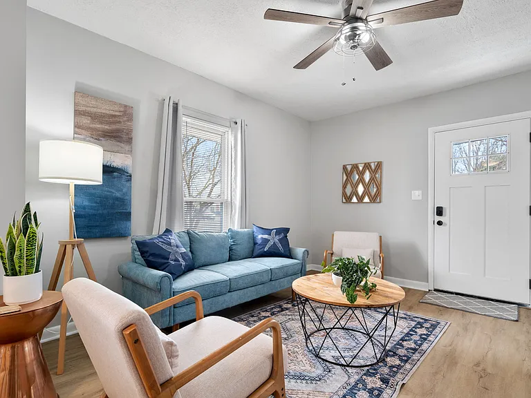 2403 E Pembroke Ave — Photo 9