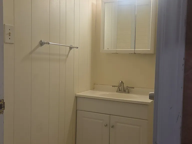 608 Dupont Dr — Photo 4