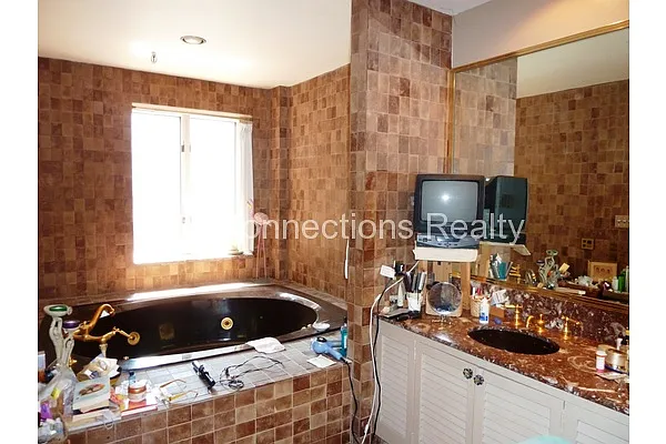 Rented by City Connections Realty | media 19