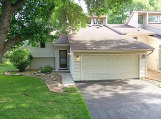 1333 Sunview Dr, Shoreview, MN 55126