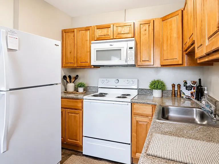 Hyde Park Apartment Homes — Photo 12