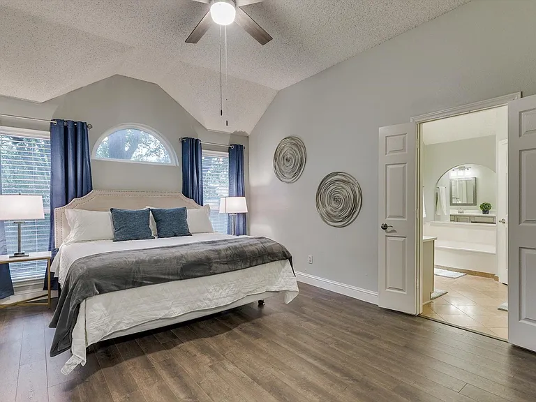 1717 Parkwood Dr — Photo 13