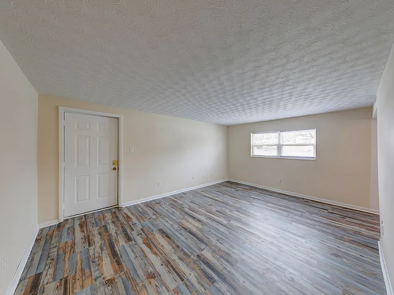 Lawrence Glen Apartments — Photo 6