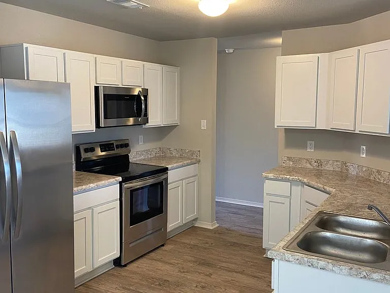 2509 Grand Ln — Photo 8