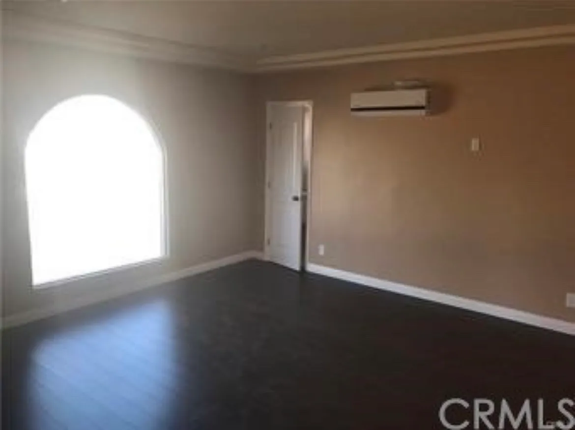 3 bed, 1200 sqft, $3,900 — Photo 2