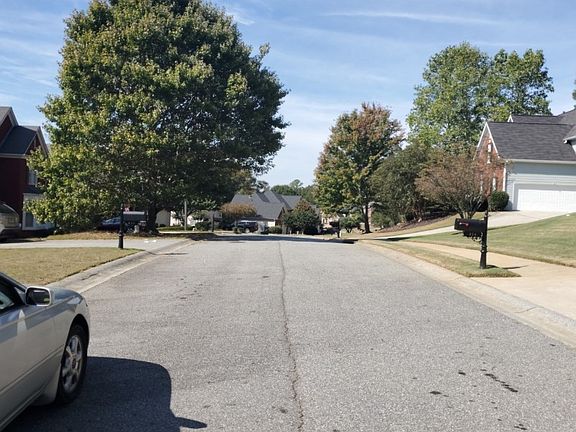 4th image of 411 Old Deerfield Ln