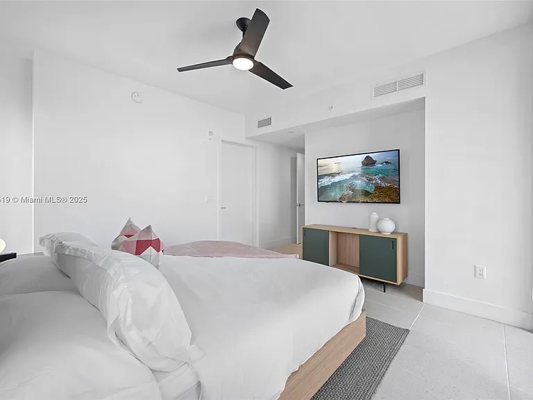 601 NE 1st Ave #3316 — Photo 10