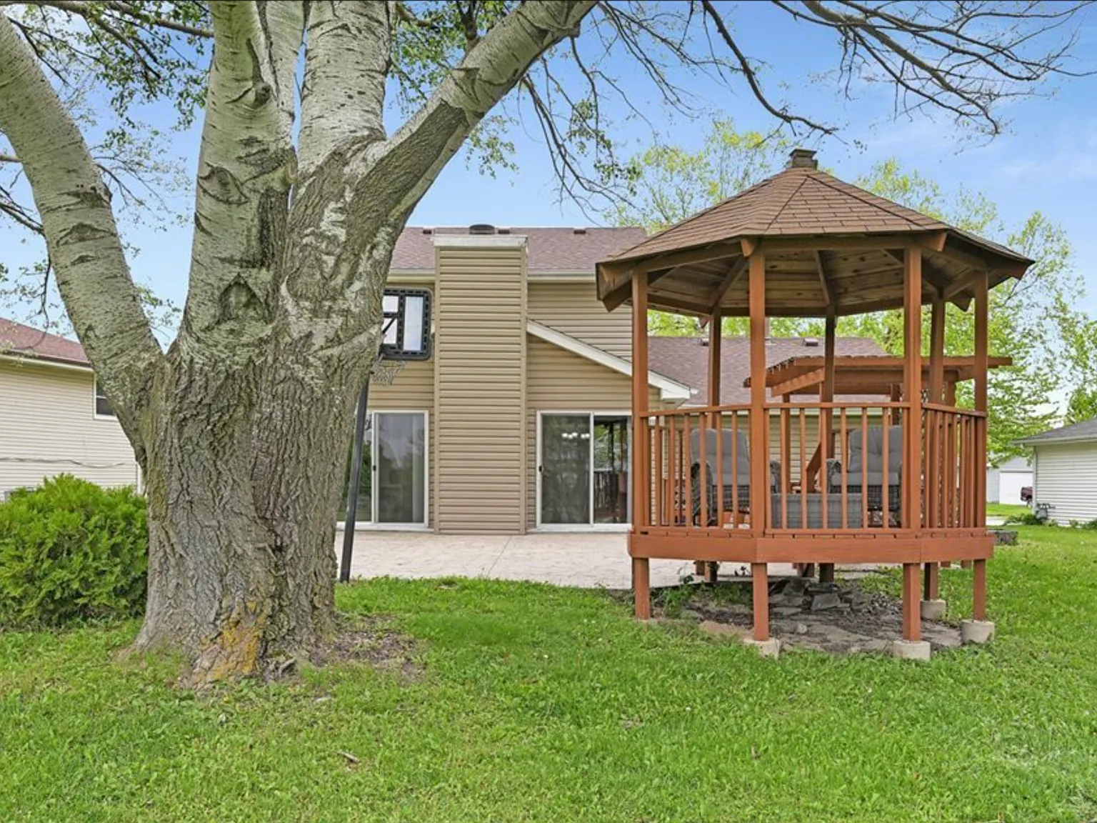 3 bed, 1.5 bath, 1620 sqft, $2,800 — Photo 4