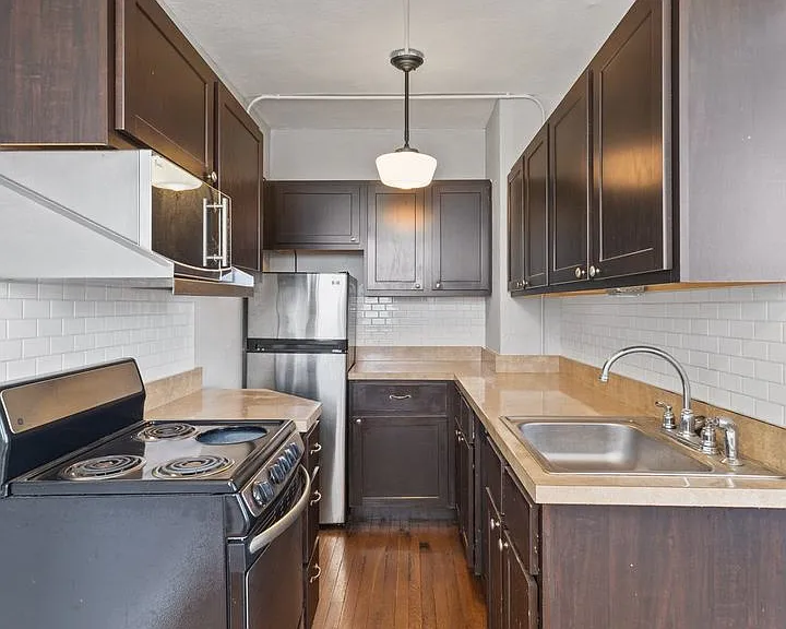 Piccadilly Apartments — Photo 31