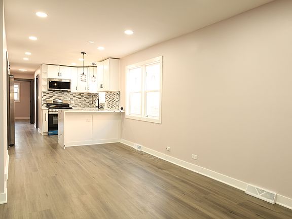 4th image of 2115 W 68th Pl