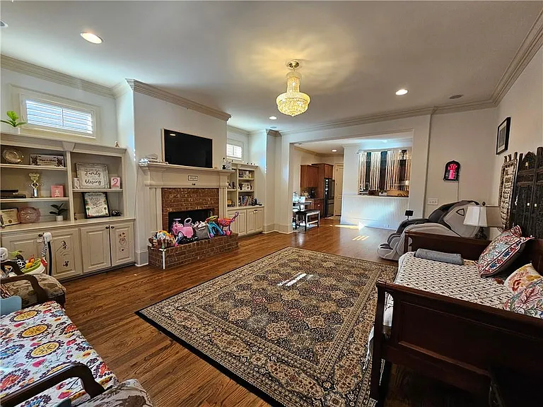 10924 Waters Rd — Photo 4