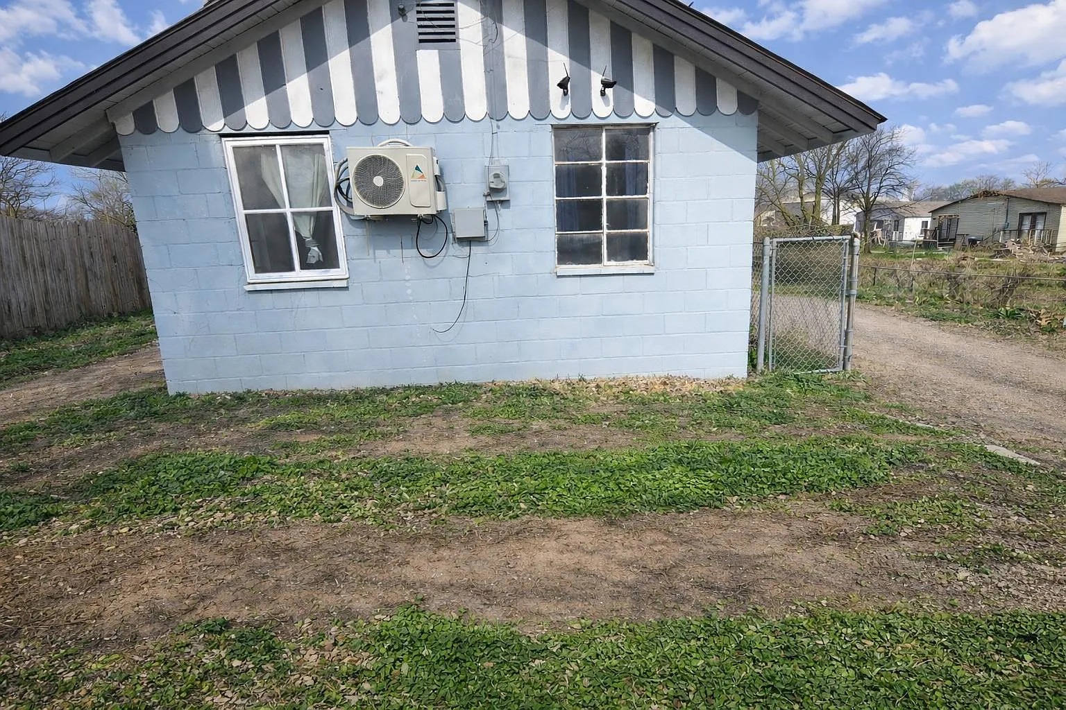 Tiny House — Photo 2