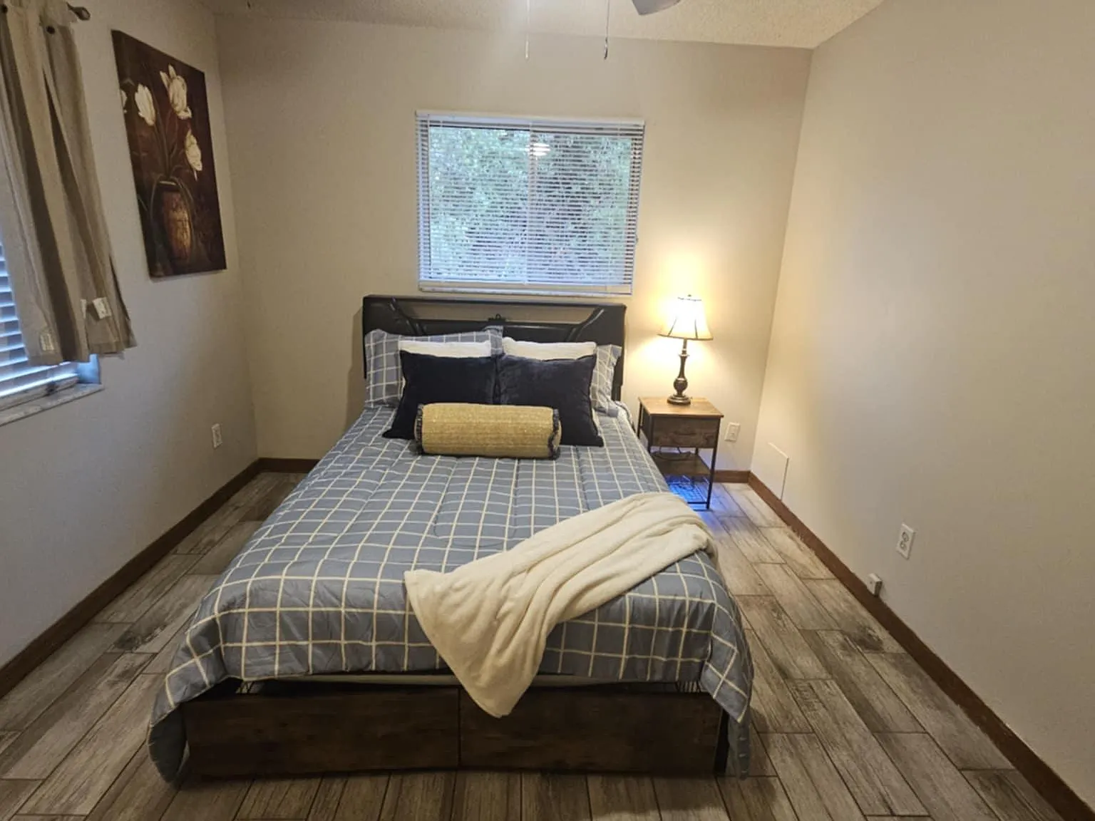 4 bed, 3.0 bath, 2450 sqft, $819 — Photo 3