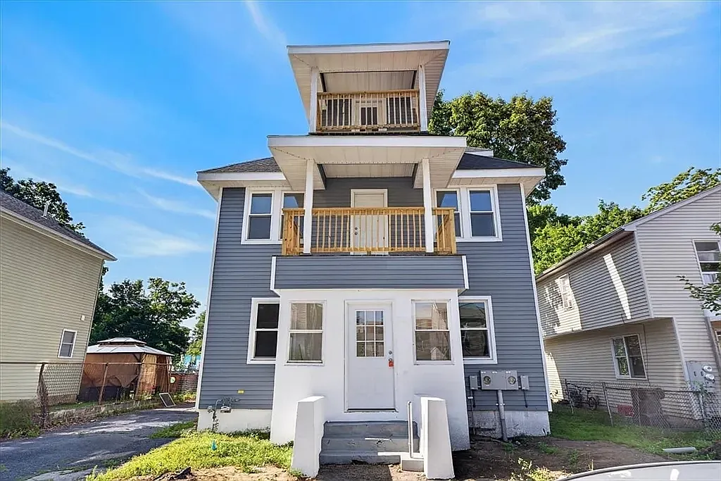 4 bed, 2576 sqft, $2,800 — Photo 3