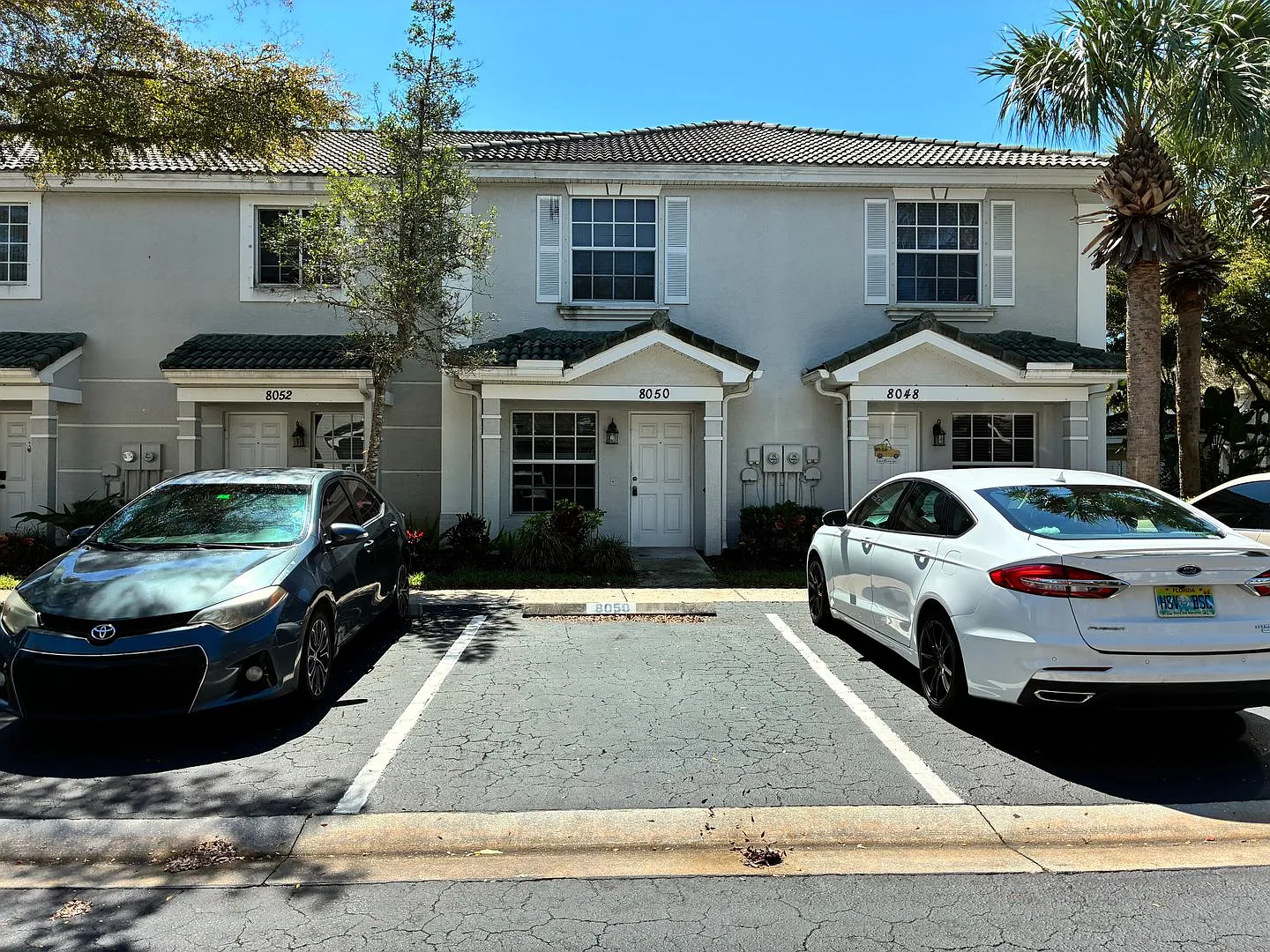 2 Bed, 2.5 Bath Townhome $500 OFF Your First Month's Rent! — Photo 2