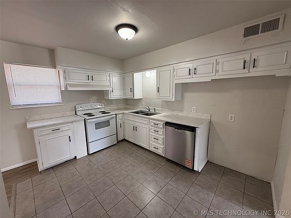 2nd image of 525 Cottonwood St