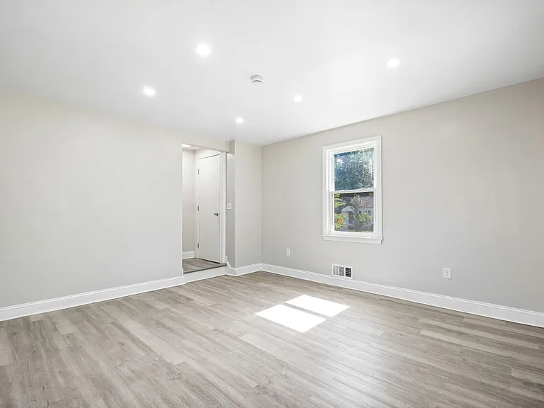 5204 Lackawanna St — Photo 6