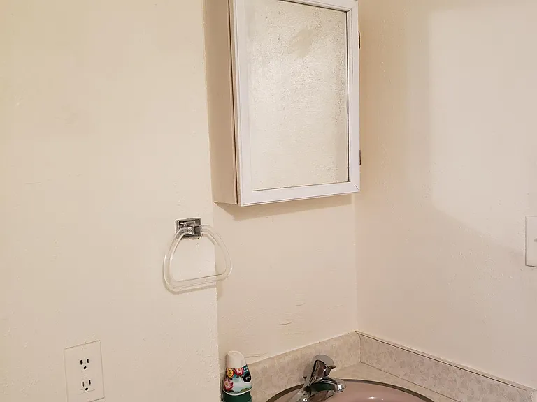 162-164 N Hale St #162 — Photo 8
